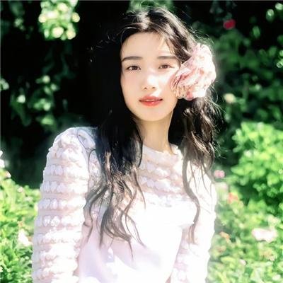 她来到我身边